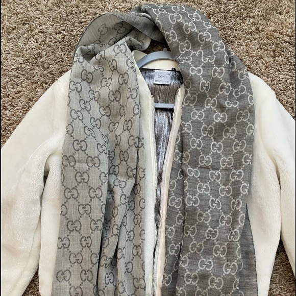 Authentic reversible Gucci scarf - Picture 2 of 7